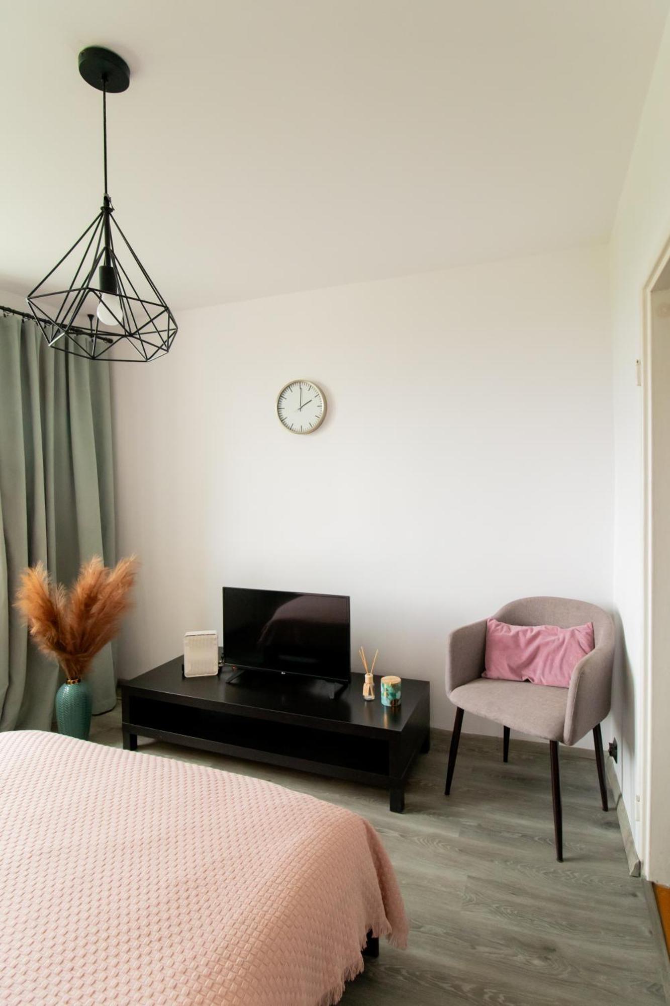 Piotrapartments - Daleka Cozy Train&Airport Apartment Varşovia Exterior foto