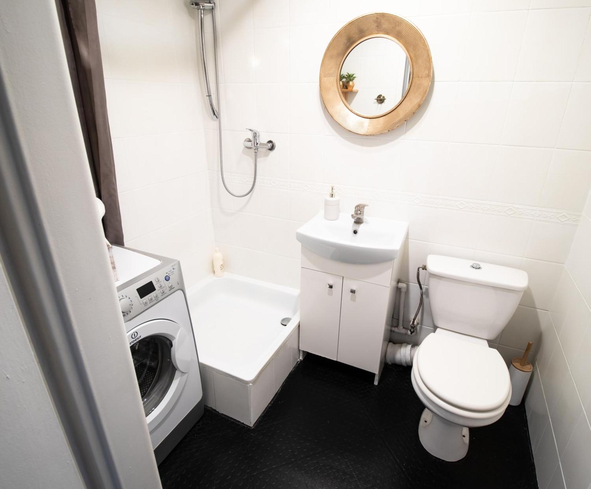Piotrapartments - Daleka Cozy Train&Airport Apartment Varşovia Exterior foto