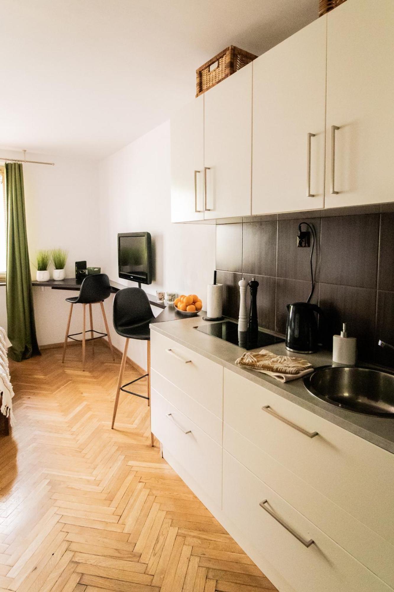 Piotrapartments - Daleka Cozy Train&Airport Apartment Varşovia Exterior foto